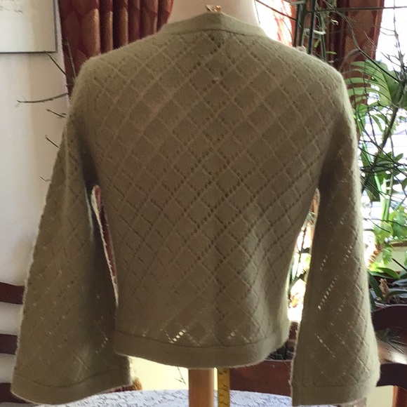 Beautiful long sleeve green cardigan. - Picture 9 of 10